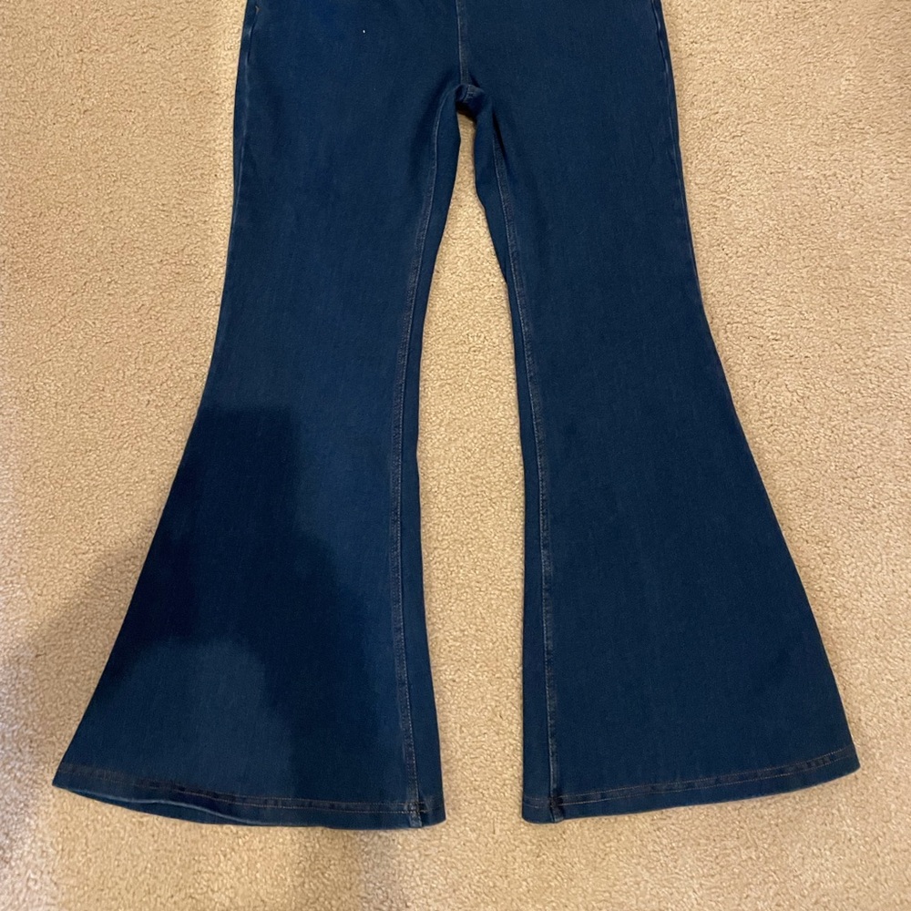 HALARA Women's stretchy flare Jeans. Size med/petite (26-27) - Picture 8 of 11
